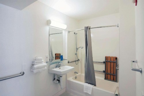 Motel 6-Mammoth Lakes CA - image 50