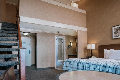 Mammoth Mountain Inn - image 20