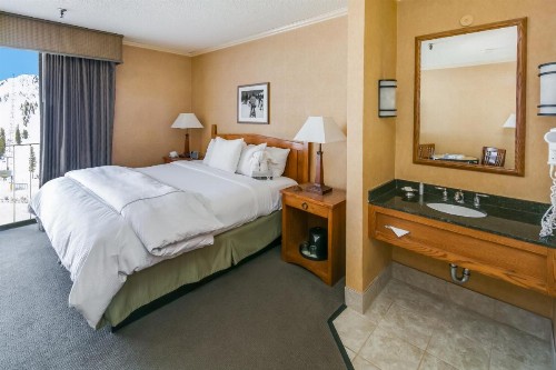 Mammoth Mountain Inn - image 28