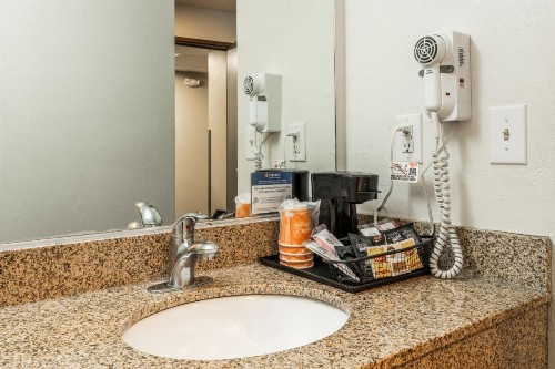 Quality Inn near Mammoth Mountain Ski Resort - image 12