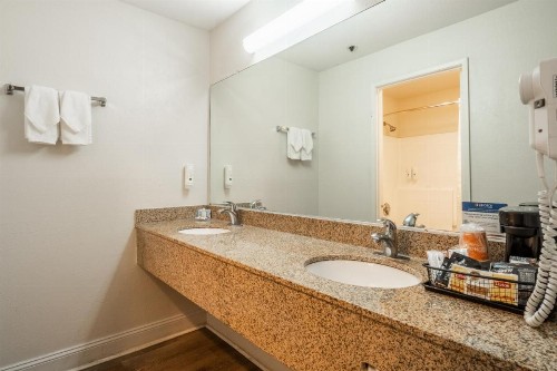 Quality Inn near Mammoth Mountain Ski Resort - image 13