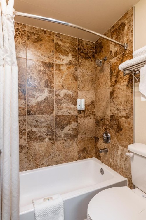 Quality Inn near Mammoth Mountain Ski Resort - image 19