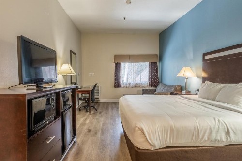 Quality Inn near Mammoth Mountain Ski Resort - image 25