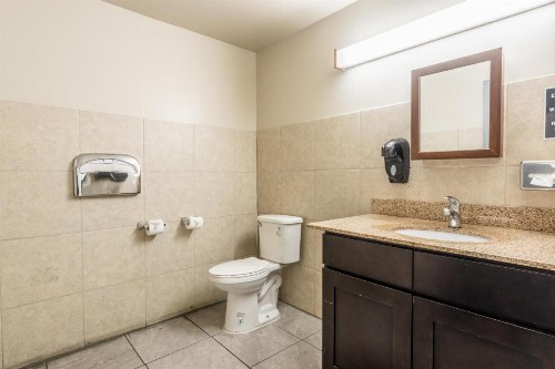 Quality Inn near Mammoth Mountain Ski Resort - image 36