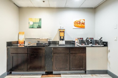 Quality Inn near Mammoth Mountain Ski Resort - image 42