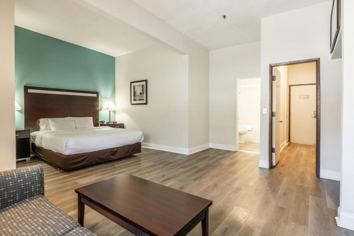 Quality Inn near Mammoth Mountain Ski Resort - image 7