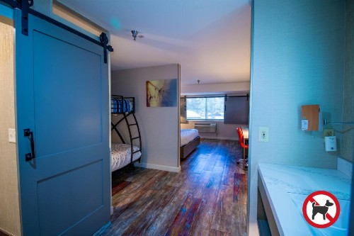 Empieria High Sierra Hotel - image 45