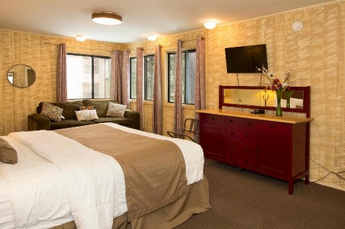 Holiday Haus - image 32