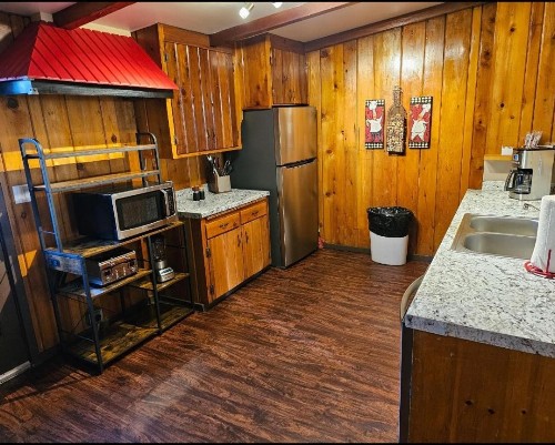 Holiday Haus - image 40