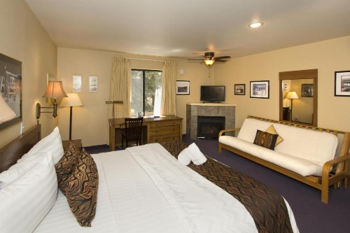 Holiday Haus - image 9