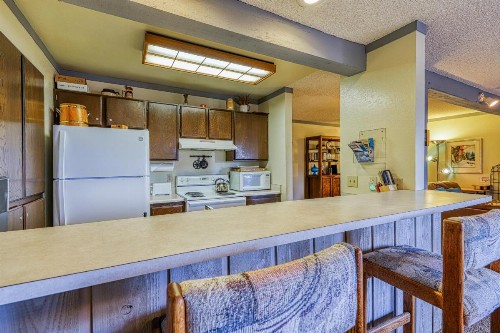 Mammoth Ski & Racquet 124 - image 6