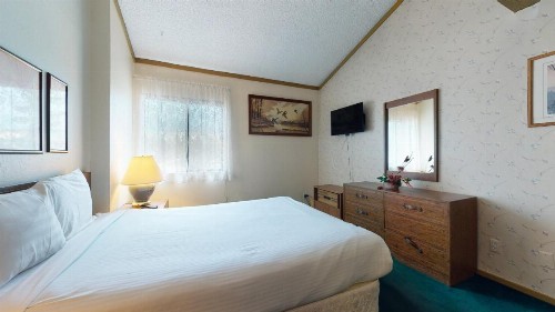 Summit 32 Apartment - image 9