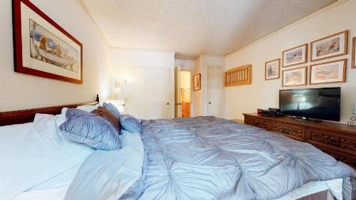 Summit 45 Apartment - image 17