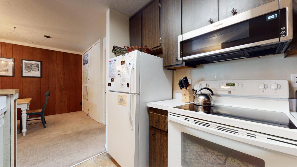 Summit 45 Apartment - image 3