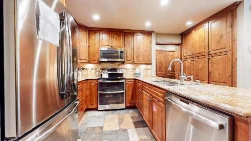 Summit 81 Apartment - image 25