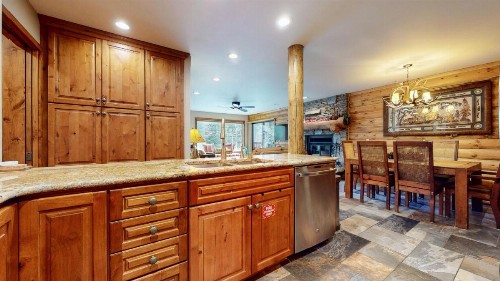 Summit 81 Apartment - image 27