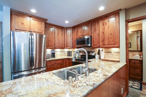 Summit 81 Apartment - image 3