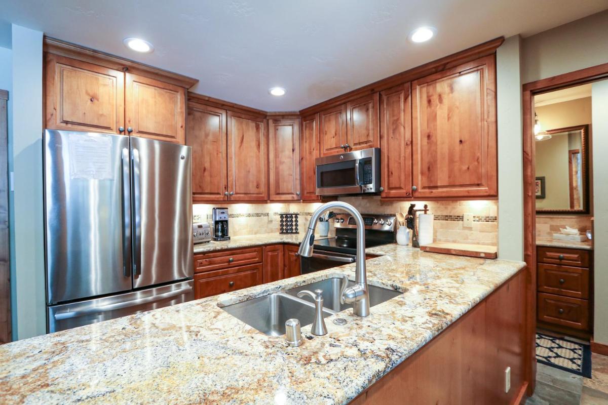 Summit 81 Apartment - image 3