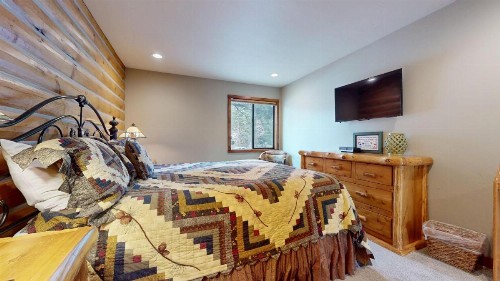 Summit 81 Apartment - image 40