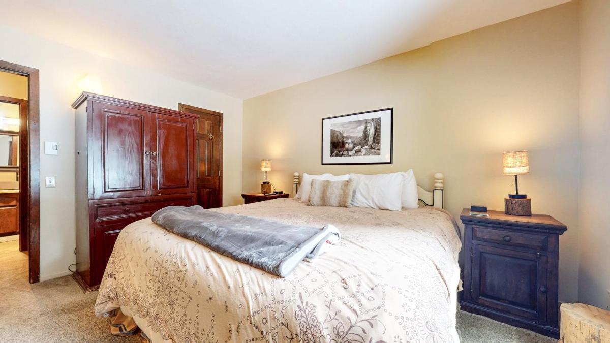 Wild Flower 39 Apartment - image 3