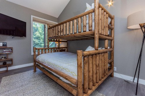 Snowcreek # 888 - Phase V - image 3