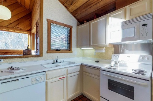 Serenity at Snowcreek - image 12