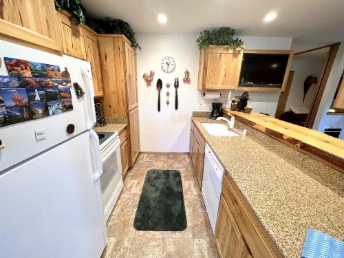 141 Premium Condo - image 3