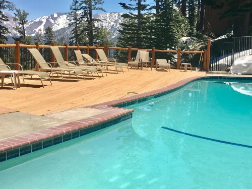 Blue Jay Chalet - image 10