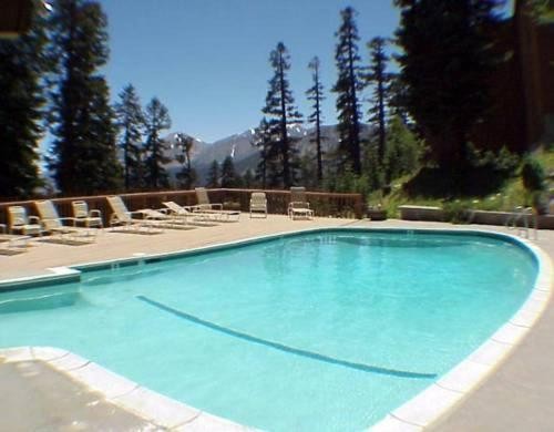 Blue Jay Chalet - image 12