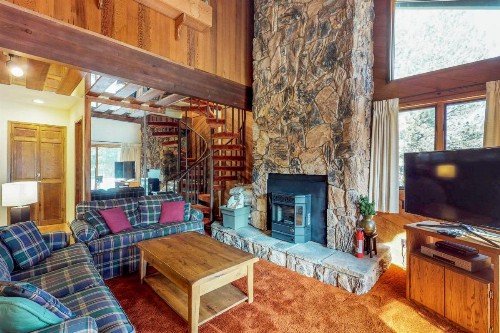 Mammoth Pines 11 - image 6