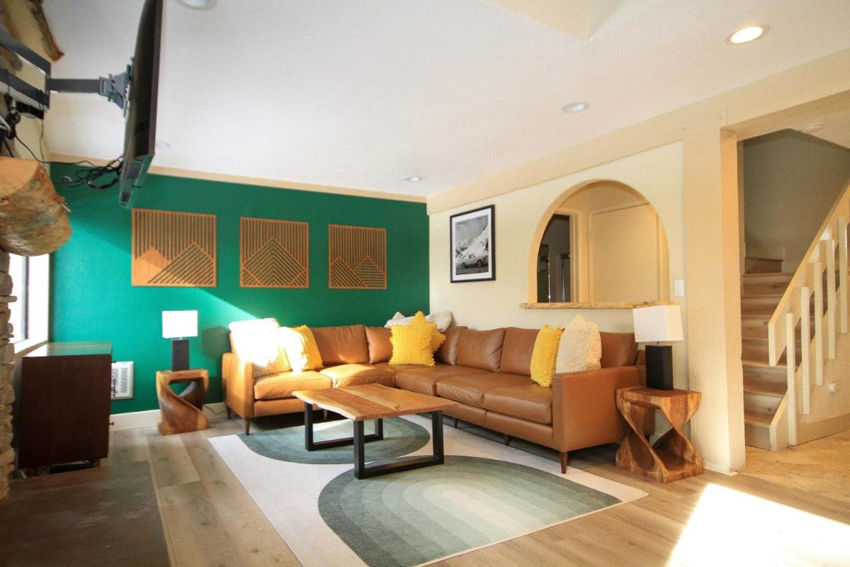 Mammoth Ski & Racquet Club #86 - image 2