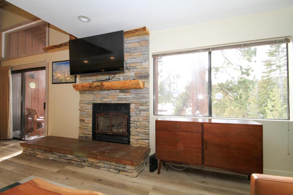 Mammoth Ski & Racquet Club #86 - image 6