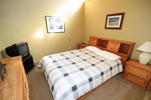 Mammoth Ski & Racquet Club #70 - image 11