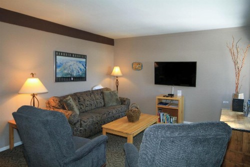 Mammoth Ski & Racquet Club #94 - image 13