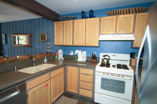 Mammoth Ski & Racquet Club #94 - image 3