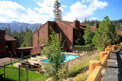 Mammoth Ski & Racquet Club #38 - Pet Okay