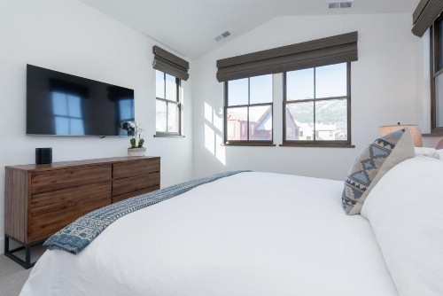 Creekhouse 1320 - image 35