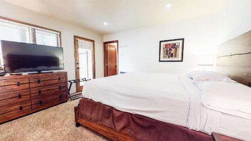 Helios North #5 Condo - image 34