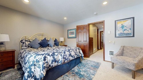 Woodlands #33 Condo - image 14