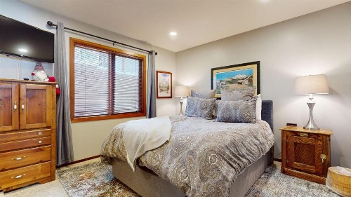 Woodlands #33 Condo - image 19