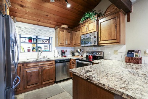 Woodlands #33 Condo - image 3