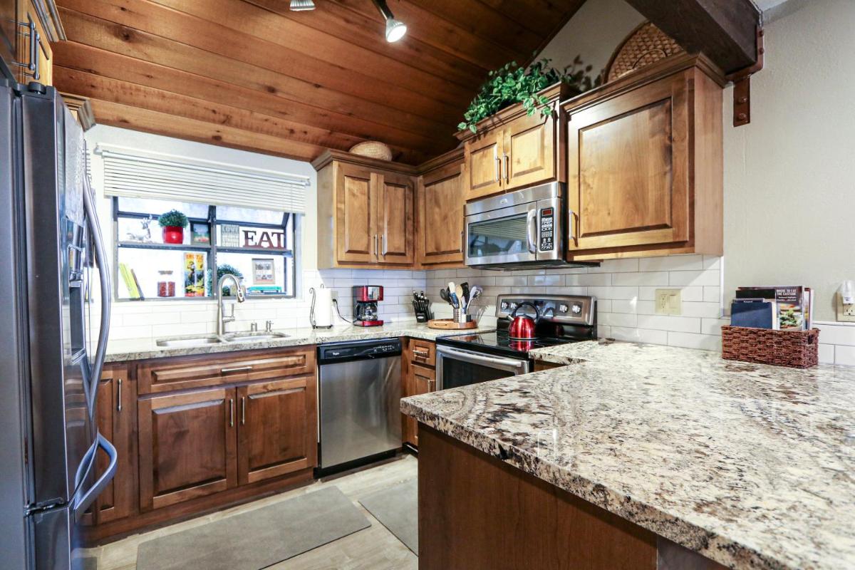 Woodlands #33 Condo - image 3
