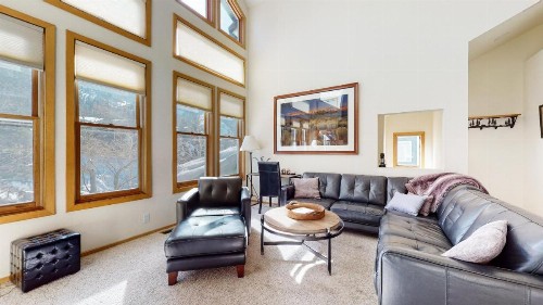 Snowcreek 880 Condo - image 2