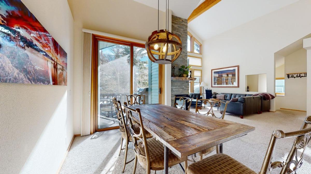 Snowcreek 880 Condo - image 4