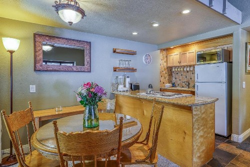 Mammoth Estates #105 - image 9