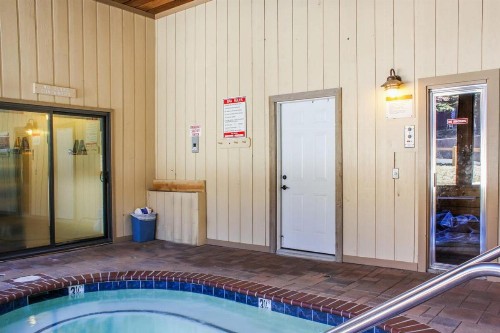 Mammoth Ski & Racquet 30 - image 7