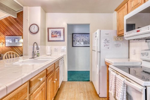 Sherwin Villas 44E - image 5