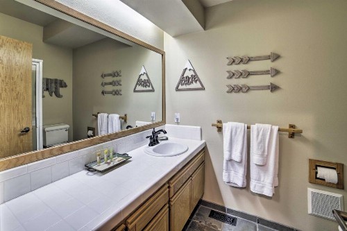 Cozy Mammoth Lakes Condo - Walk to Golf Course! - image 9