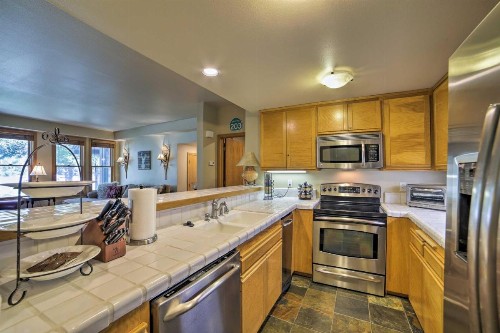 Cozy Mammoth Lakes Condo - Walk to Golf Course! - image 8