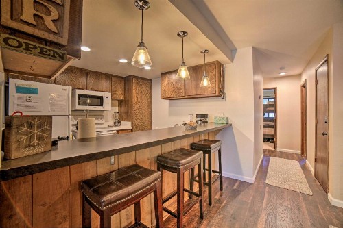 Mammoth Lakes Condo Walk to Shuttle and Village - image 9